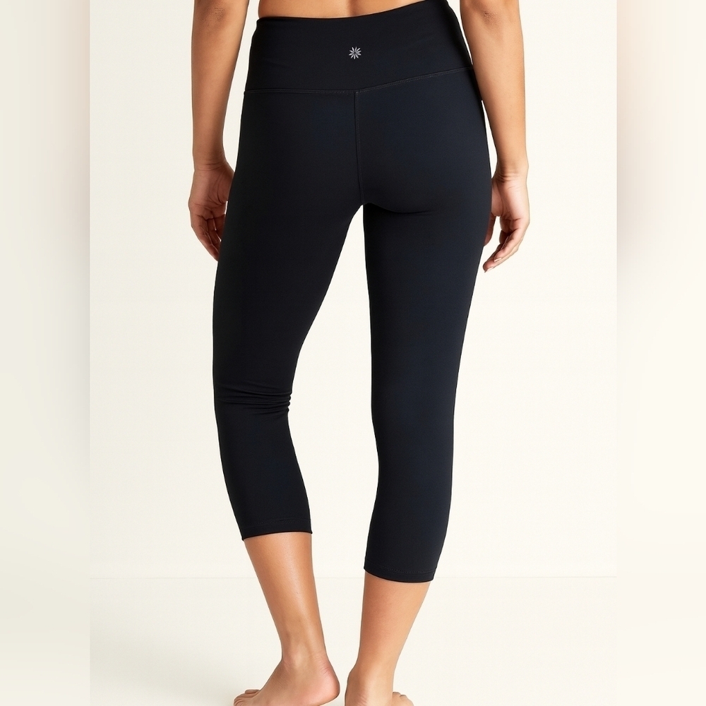 Athleta Black Chatarunga Crop/Capri Leggings